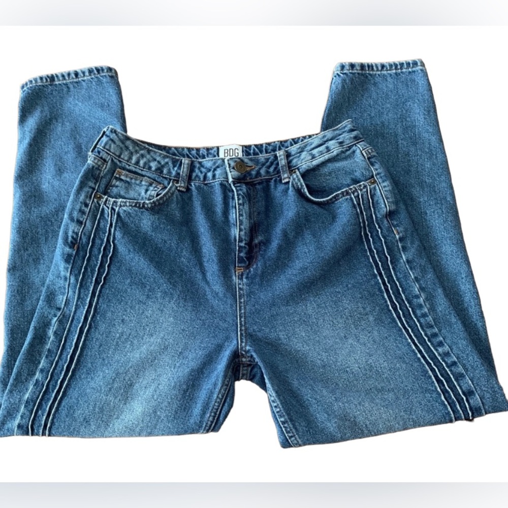 Urban Outfitters BDG Mom Jeans Medium Wash Raised Piping Detail Sz 32